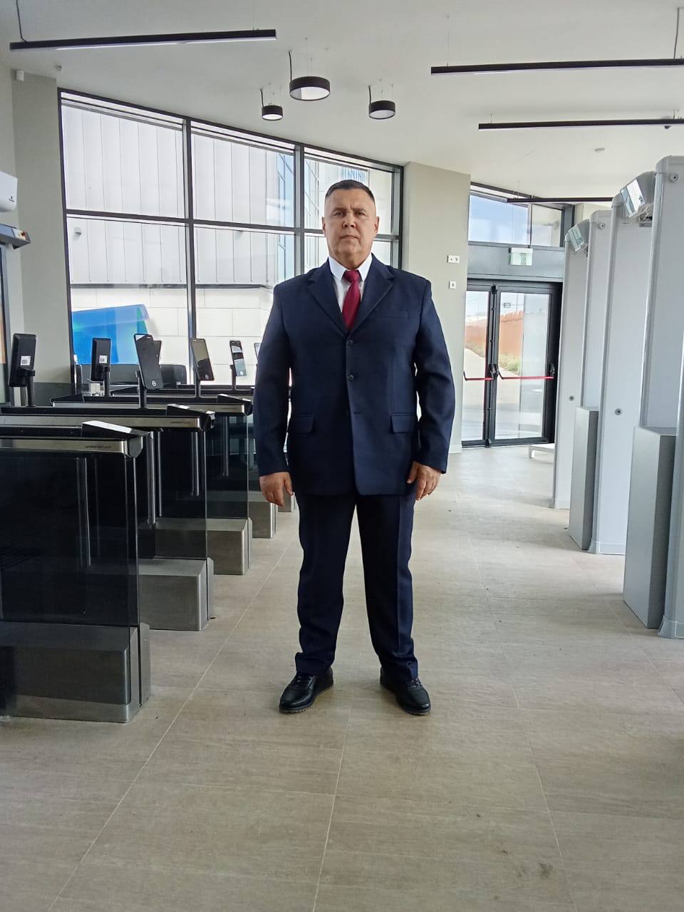 Сотрудник команды в рабочей форме